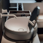 Agape Lariana ACER1073 lavabo con pedestal en Biobased Cristalplant | Edilceram Design